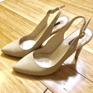 Nude Leather pointed-toe Pumps